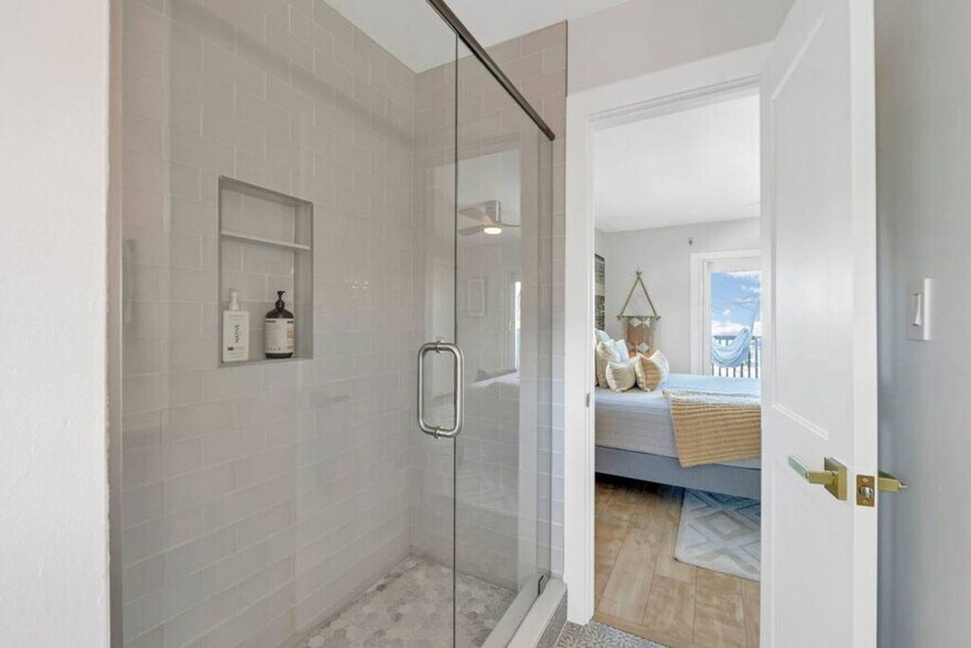 Building Photo - 318 Bream Ave