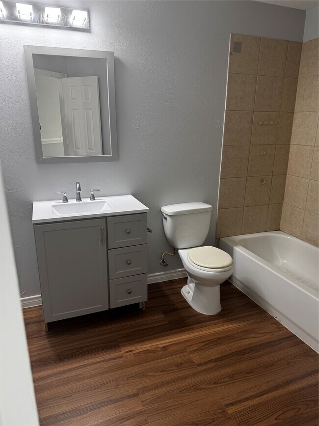 Building Photo - 4640 Knoxville St