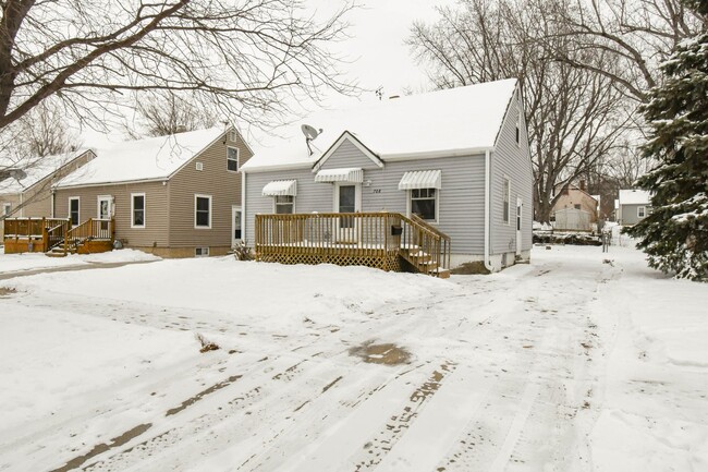 Building Photo - Charming Home in Central Sioux Falls with ...