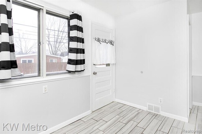 Building Photo - 29166 Tessmer Ct