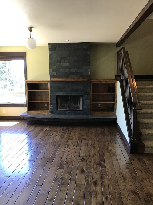 Building Photo - Gorgeous 4 Bedroom Home on Awbrey Butte!