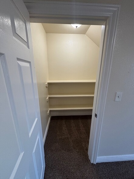 Building Photo - 632 E 113th St