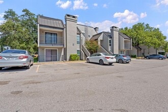 Building Photo - 935 La Posada Dr