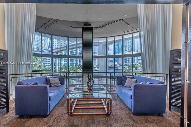 Building Photo - 690 SW 1st Ct