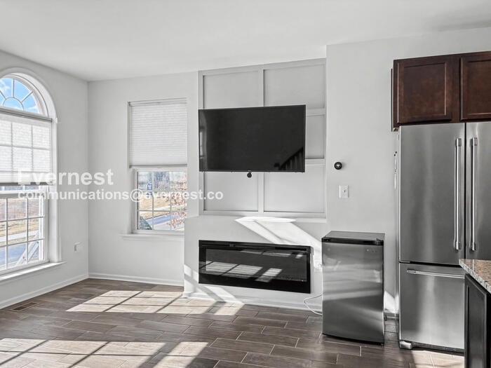 Building Photo - 10612 Presidential Pkwy