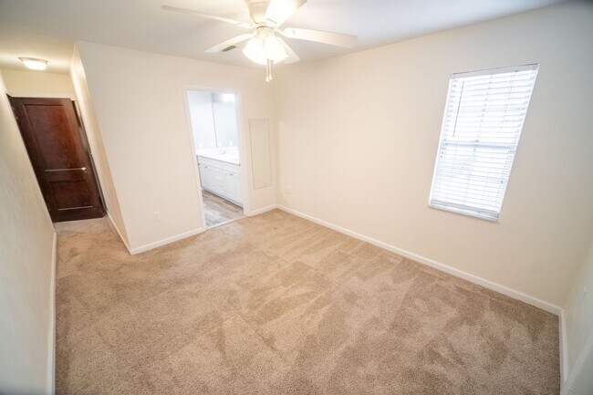 Building Photo - FALL 2026!!! Historic Woodbury Row 4 Bedro...