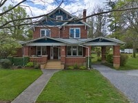 Building Photo - Spacious Living in a Prime Christiansburg Location