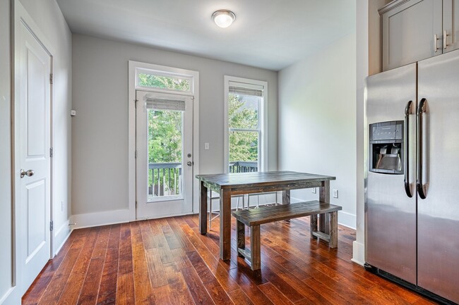 Building Photo - Furnished, 6 - 9 Month lease available.  L...