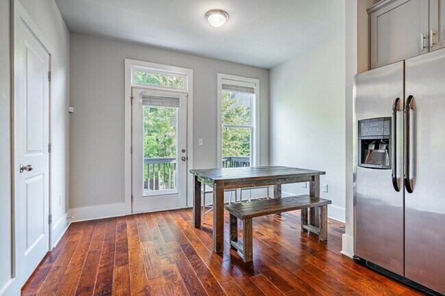 Building Photo - Furnished, short-term lease available now ...