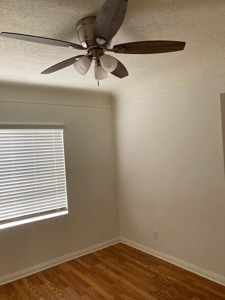 Bedroom - 934 W 9th St