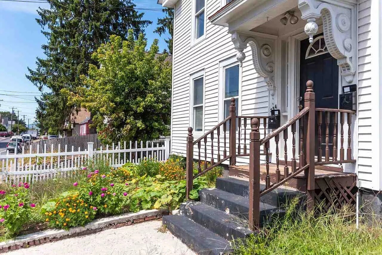 Building Photo - 554 Lake Ave