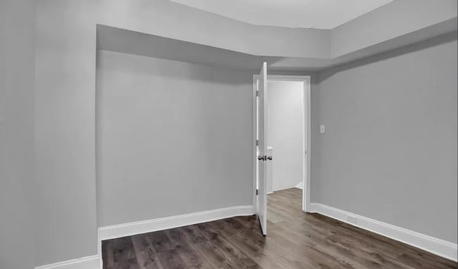 Building Photo - Townhome available in a convenient location.