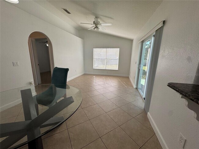 Building Photo - 14940 Day Lily Ct