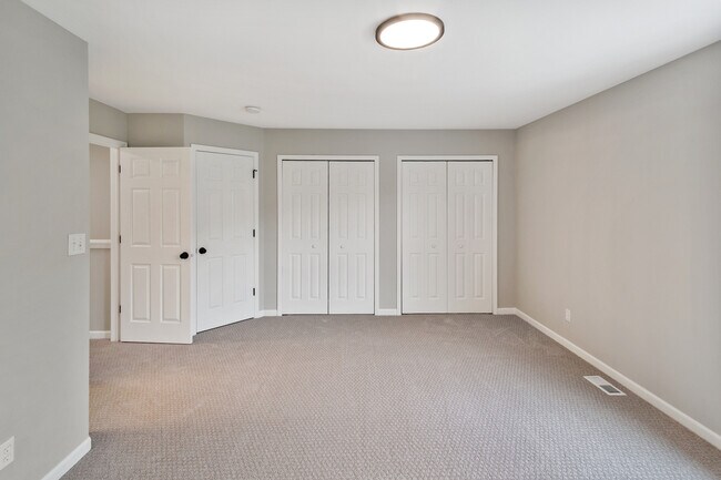 Building Photo - 1320 E Arnold St