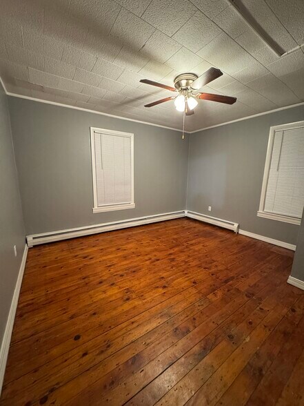 Building Photo - 133 Pleasant St