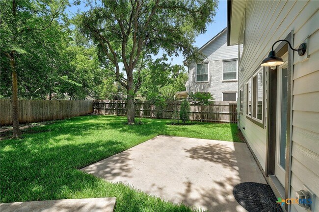 Building Photo - 703 Ivy Ct