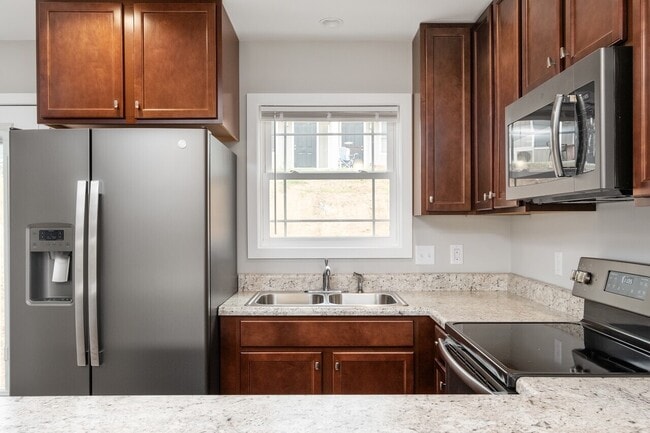 Building Photo - Staunton Townhomes 101-111