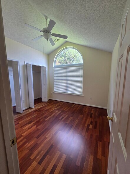 Building Photo - 593 Calypso Dr