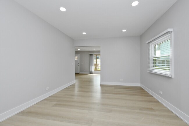 Building Photo - 7800 W Kingston Dr