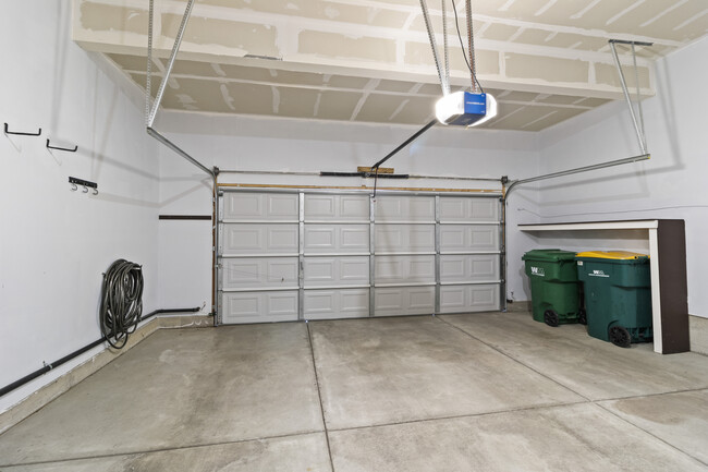 2 Car Garage - 6942 Crestop Plz