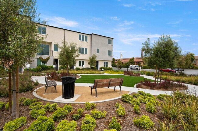 Building Photo - 5495 Seacliff Pl