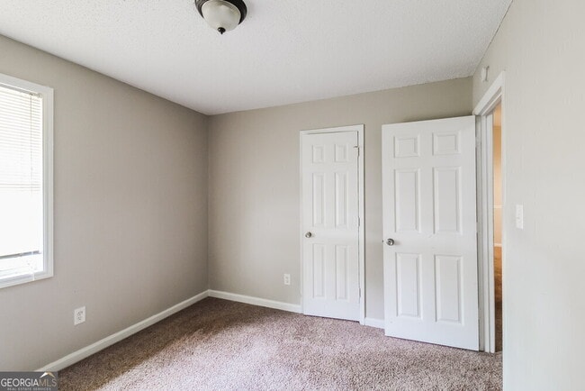 Building Photo - 481 Village Square Ct