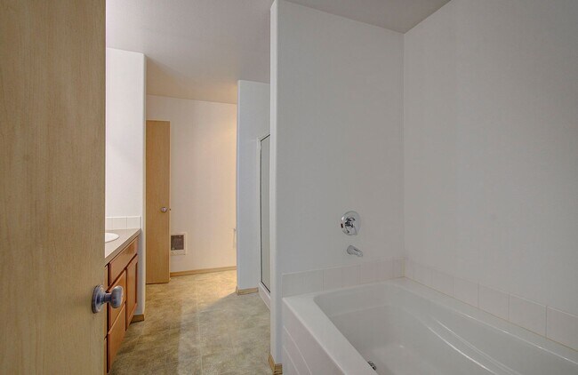 Building Photo - Beautiful 3 Bd 3 Ba Home in Bagley Downs Neighborhood