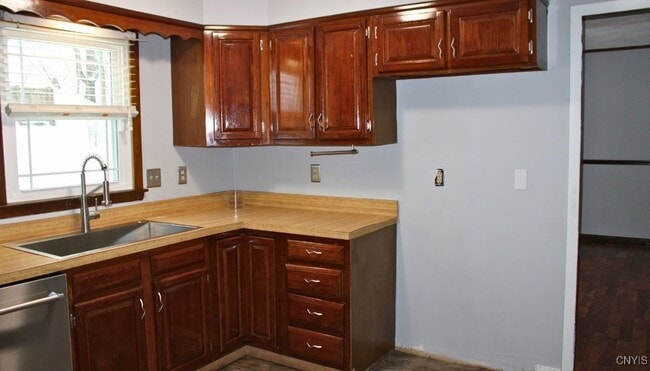 Building Photo - 7994 Northwood Dr