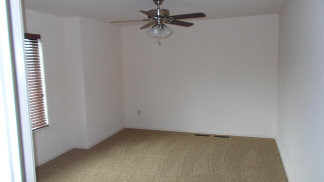 Building Photo - **Move in special - $500 off first months ...