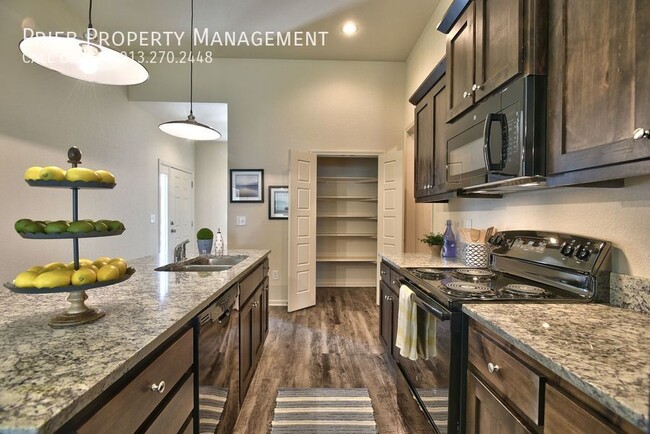 Building Photo - 443 W Apache St