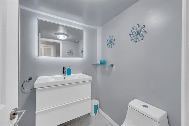 Building Photo - 4020 Galt Ocean Dr