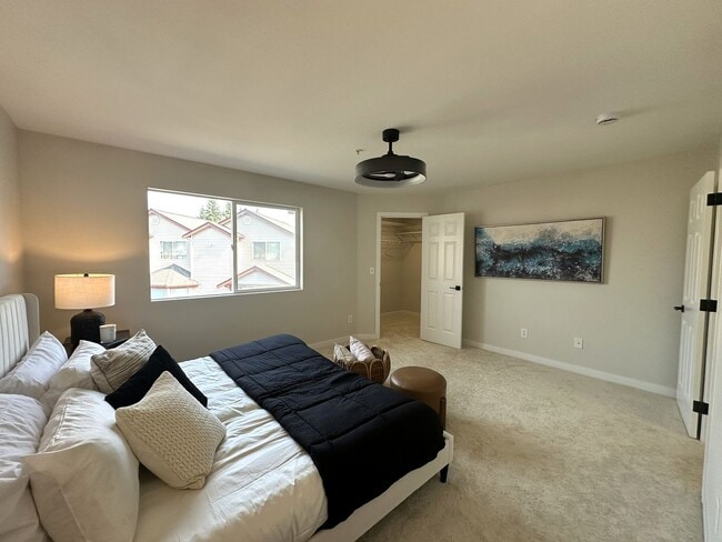 Building Photo - Updated 3-Story Condo with Balconies in So...