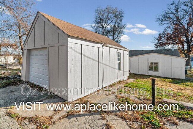 Building Photo - 2936 Stewart Ave