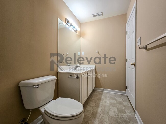 Building Photo - 805 Parkland Pl