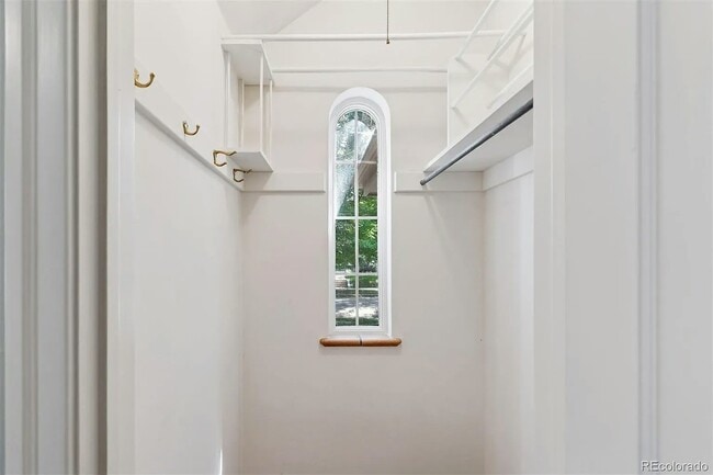 Building Photo - 1021 S Columbine St