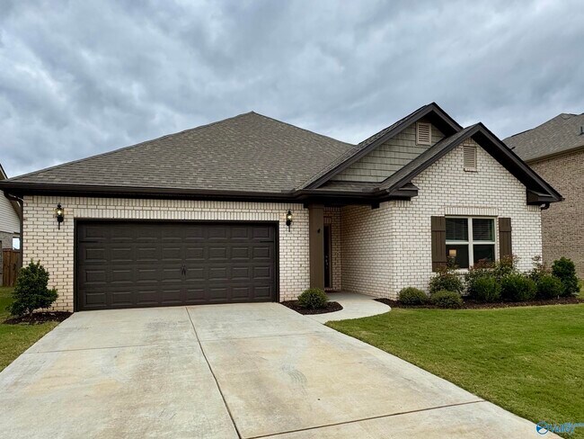 Building Photo - 209 Saddle St