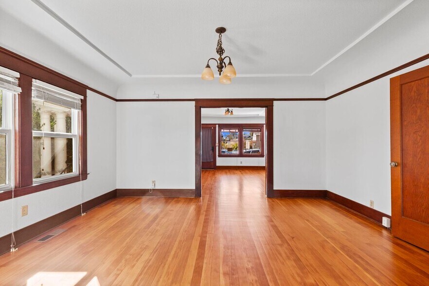 Building Photo - 205 Court St