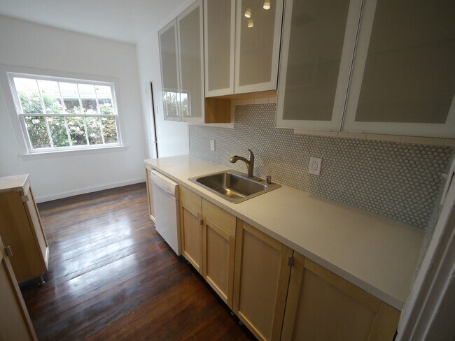 Building Photo - Sycamore