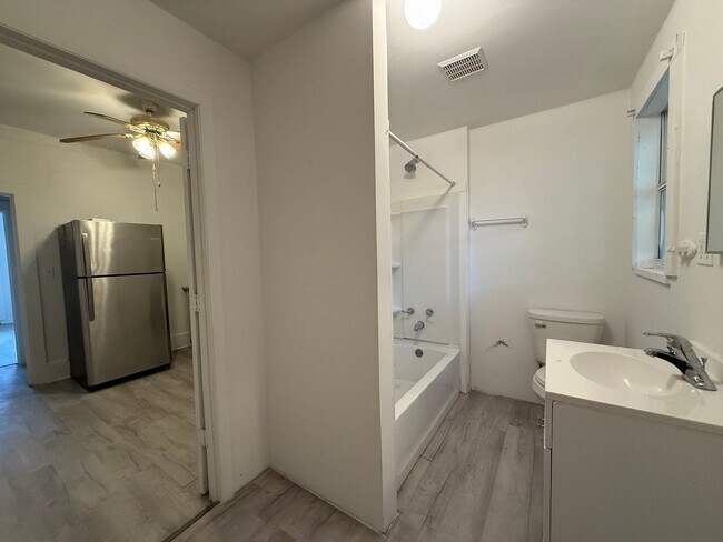 Building Photo - 401 N Wild Olive Ave