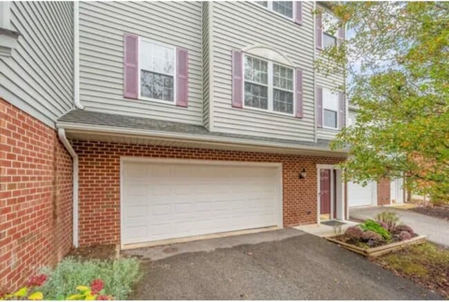 Building Photo - 590 Tall Oak Blvd NW