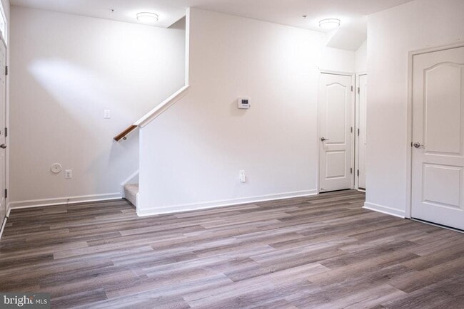 Building Photo - 3541 Woodlake Dr