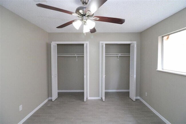 Building Photo - 6111 Briar Glade Dr