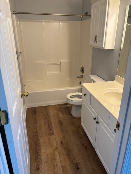 Building Photo - 1406 Windcrest Ct