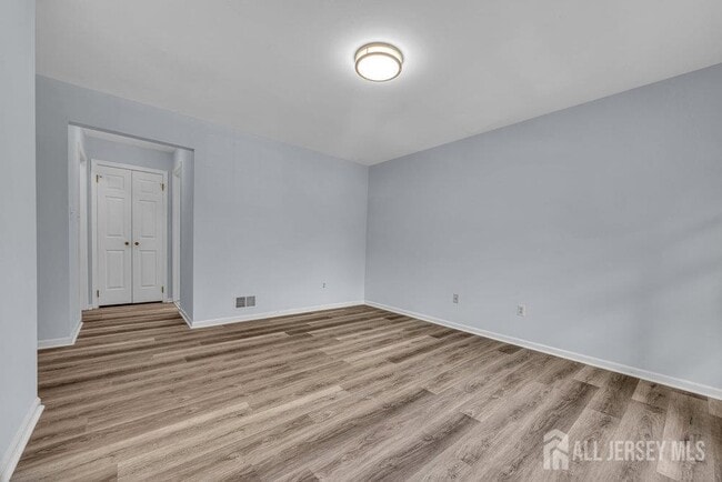 Building Photo - 604 Woodhaven Dr