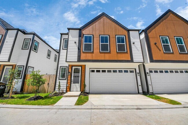 Building Photo - 9004 Orange Spg Dr