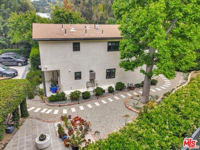Building Photo - 3906 Alta Mesa Dr