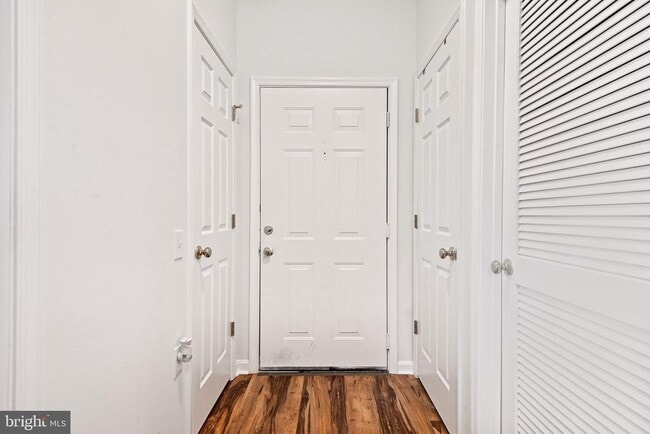 Building Photo - 8202 Catbird Cir