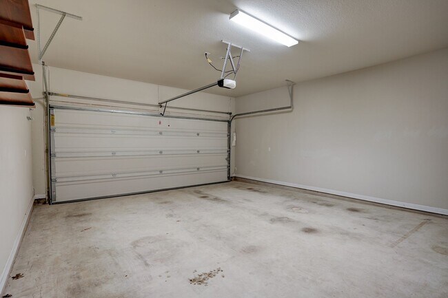 Building Photo - 2212 Dillon Pond Ln