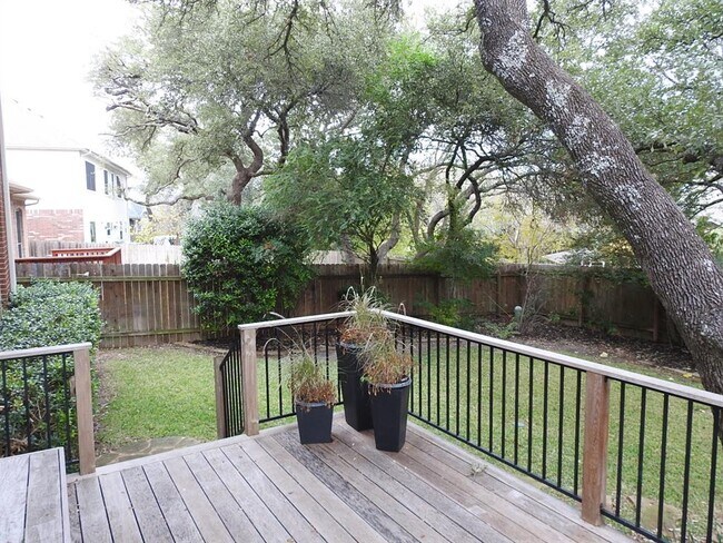Building Photo - 11207 Crossland Dr