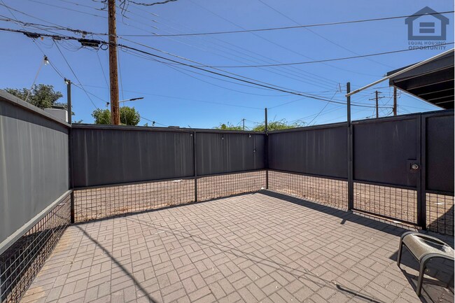 Building Photo - 4711